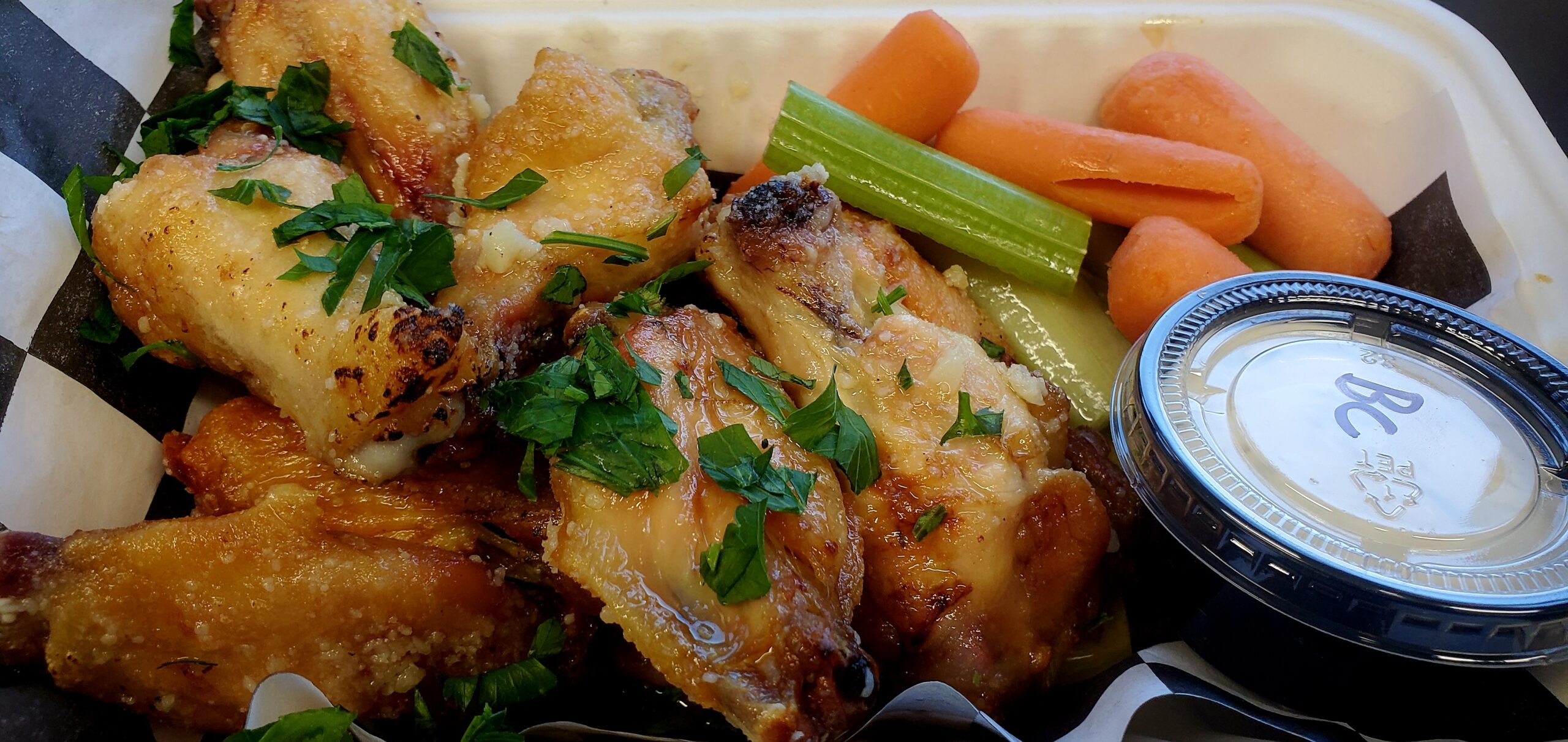 You are currently viewing Garlic Parm Wings